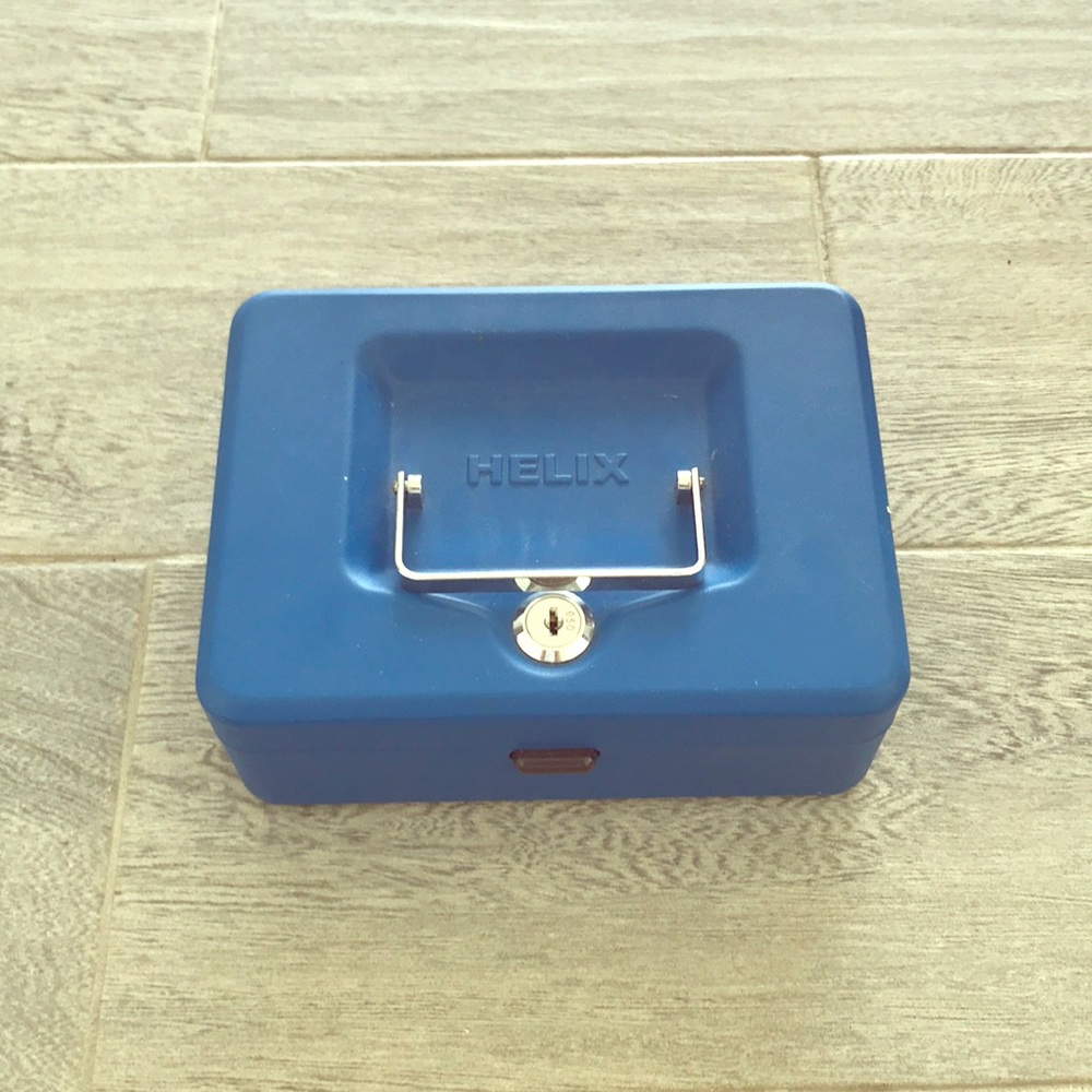 Helix blue safe, unfortunately could not find key.